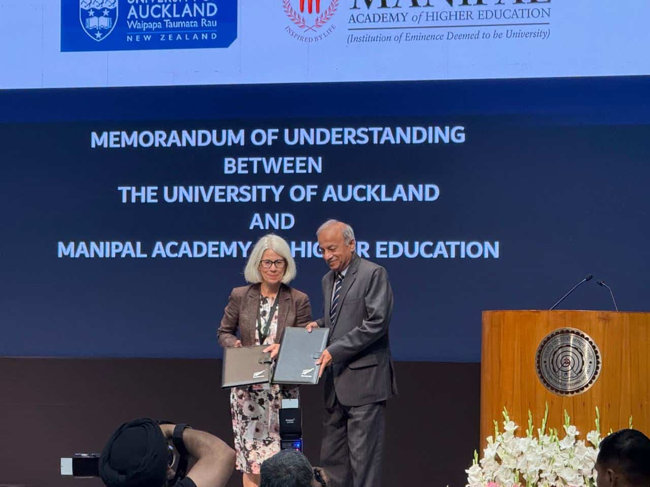 MAHE and Auckland University officials exchange MoU