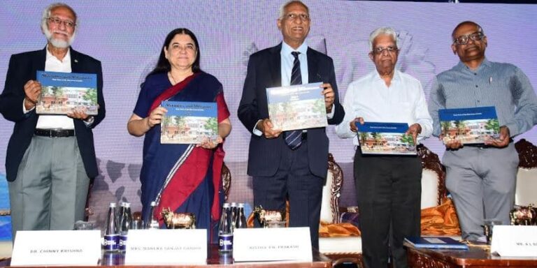 (L-R) Dr. Chinny Krishna, Mrs Maneka Sanjay Gandhi, Hon'ble Justice Mr PN Prakash, Mr. A L Somayaji, Mr V Sriram