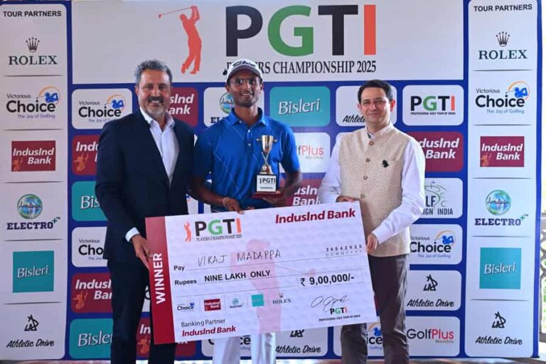 Champion Viraj Madappa (centre) receives the cheque and trophy from Mr. Amandeep Johl, CEO, PGTI (left) and Mr. Rishi Mattu, Head, Classic Golf & Country Club (right).
