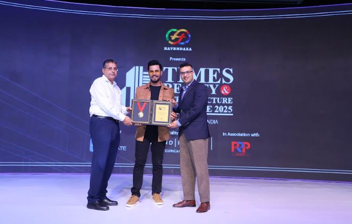 (L-R) Mr. Harinder Dhillon, National Sales Head, BPTP Limited, Randeep Hooda and Mr. Ankur Balendu Dwivedi, Vice President - Sales, BPTP Limited, at Times Realty and Infrastructure Conclave 2025