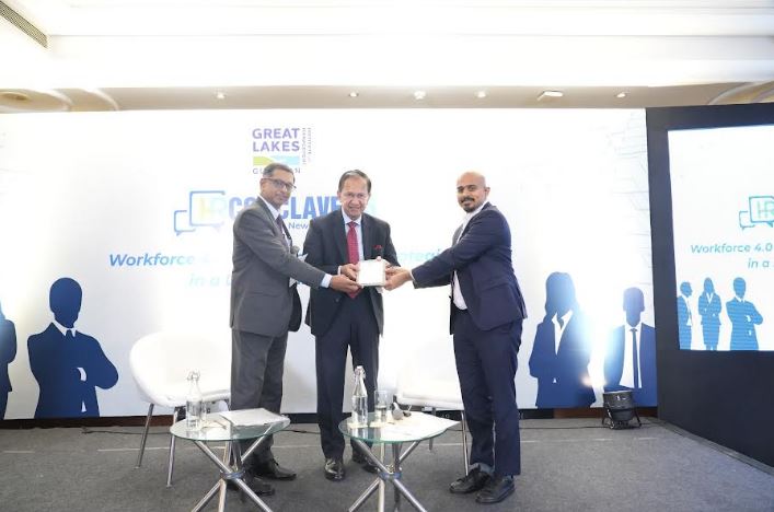 Mr Suresh Narayanan, Nestle MD and Chairman, being felicitated at HR and L&D Conclave on Workforce 4.0